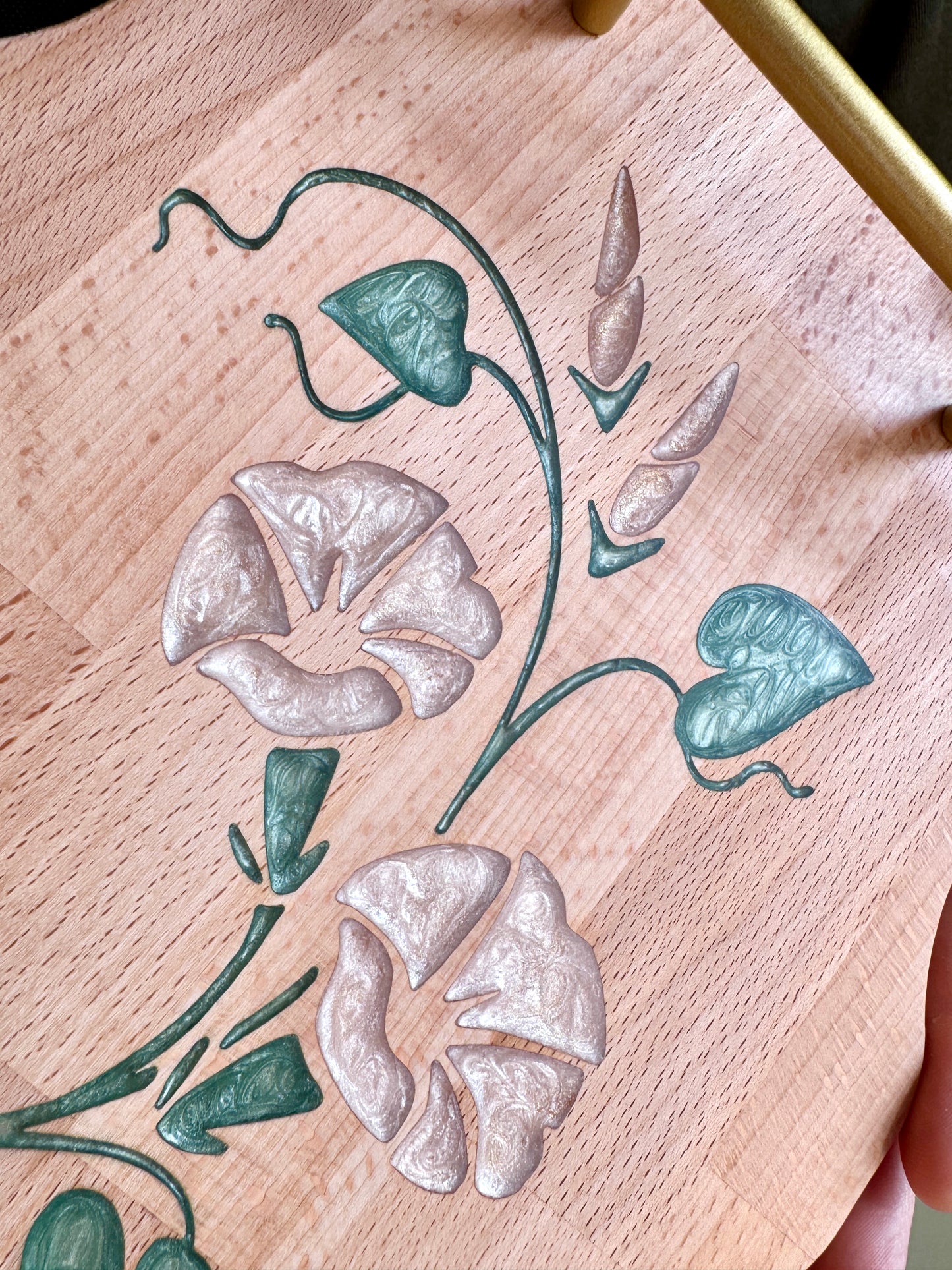 Vassoio in legno con incisione oche e resina effetto vetro | Wooden Goose Tray with Glass-Effect Resin